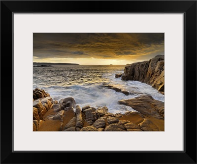 Ireland, County Donegal, Cruit island at sunset