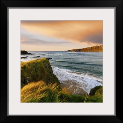 Ireland, County Donegal, Inishowen, Doagh beach at dusk