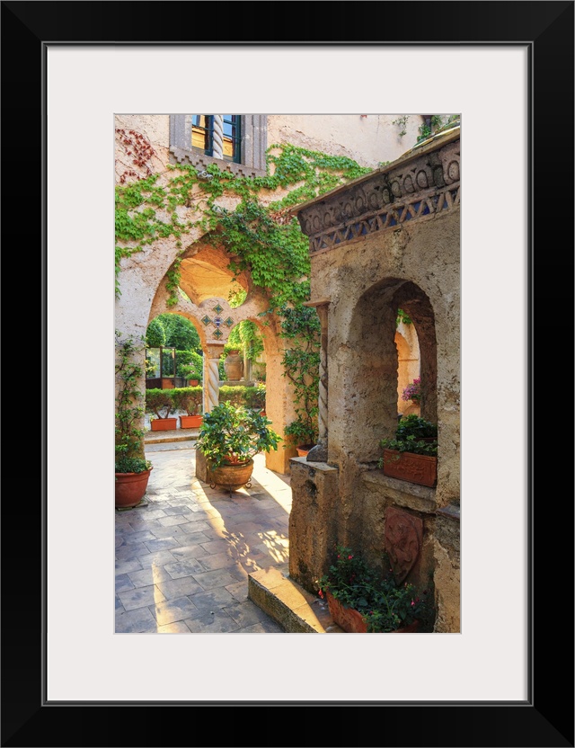 Italy, Amalfi Coast, Ravello, Villa Rufolo. Cloister.