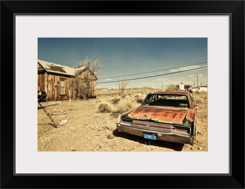 USA, Nevada, Great Basin, Goldfield, abandoned house and car