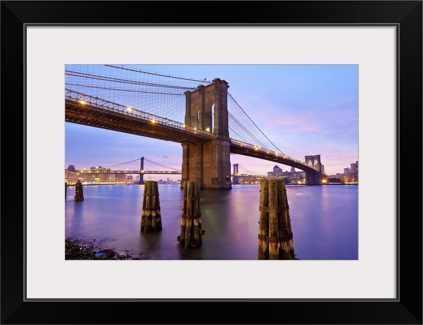 USA, New York City, Manhattan,  The Brooklyn and Manhattan Bridges spanning the East river