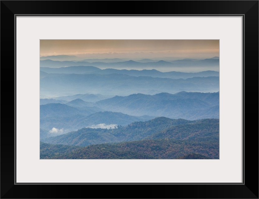 USA, North Carolina, Grandfather Mountain State Park, view of the Blue Ridge Mountains, morning