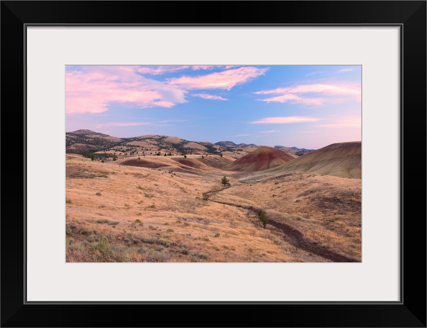 Painted Hills, John Day Fossil Beds National Monument, Oregon, USA.