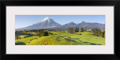 Picturesque Mount Taranaki (Egmont) and rural landscape, Taranaki, New Zealand