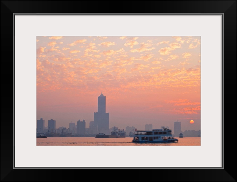 Taiwan, Kaohsiung, View of harbour looking towards the city and  Kaoshiung 85 Sky Tower - Tunex Sky Tower