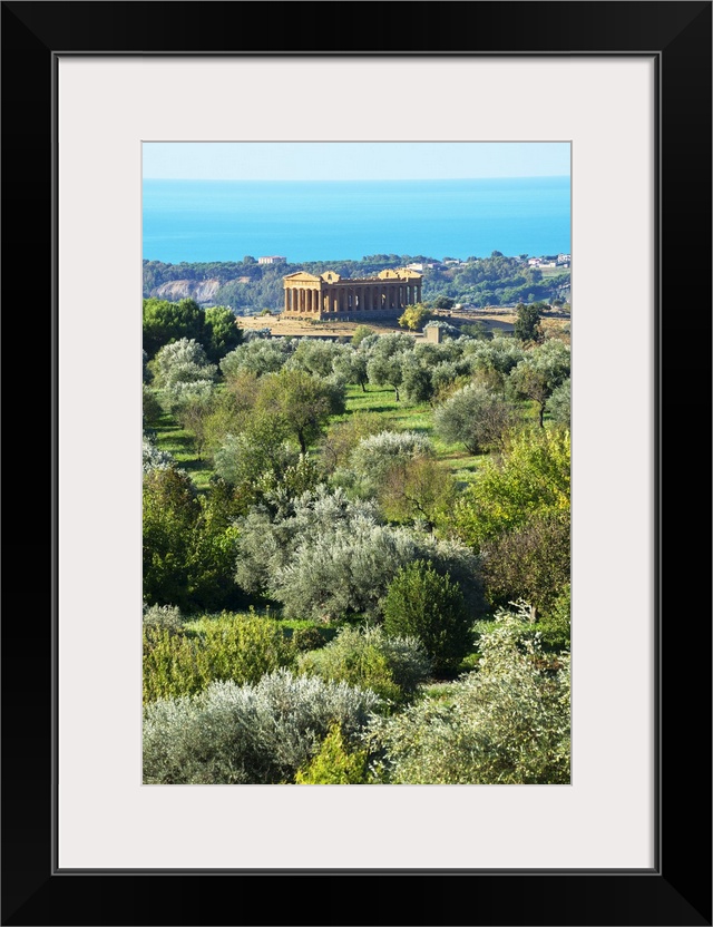 Temple of Concordia, Valley of the Temples, Agrigento, Sicily, Italy.