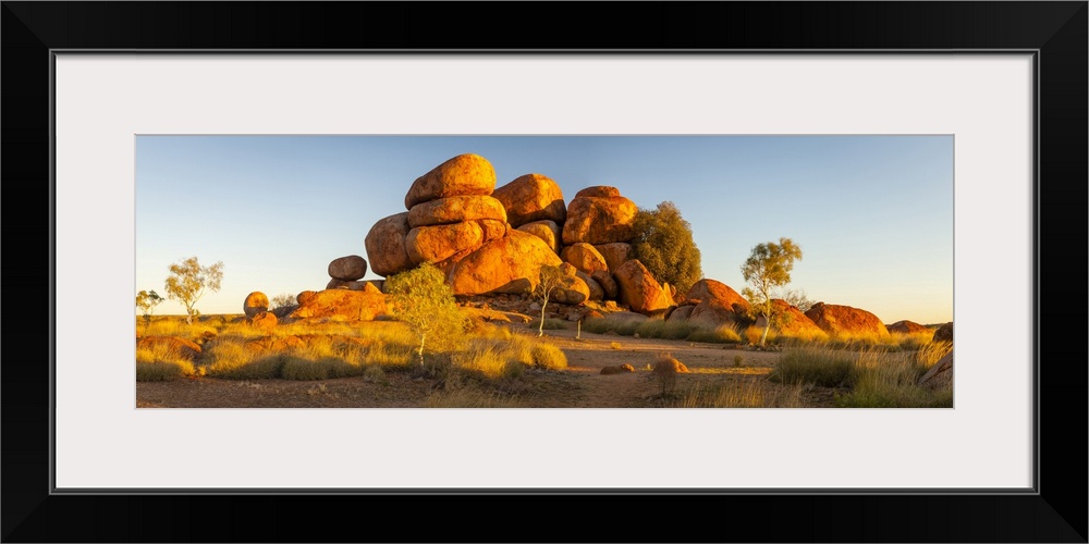 The shaped boulders of the Devils Marbles (Karlu Karlu). Devils Marbles Conservation Reserve, Central Australia, Northern ...