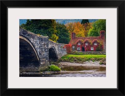 Tu Hwnt I'r Bont (Beyond The Bridge) Tearoom, Inigo Jones Bridge, River Conwy, UK, Wales