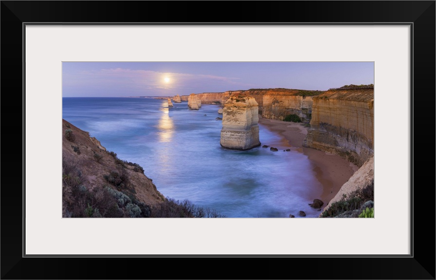 Twelve Apostles at moonrise, Port Campbell National Park, Great Ocean Road, Victoria, Australia.