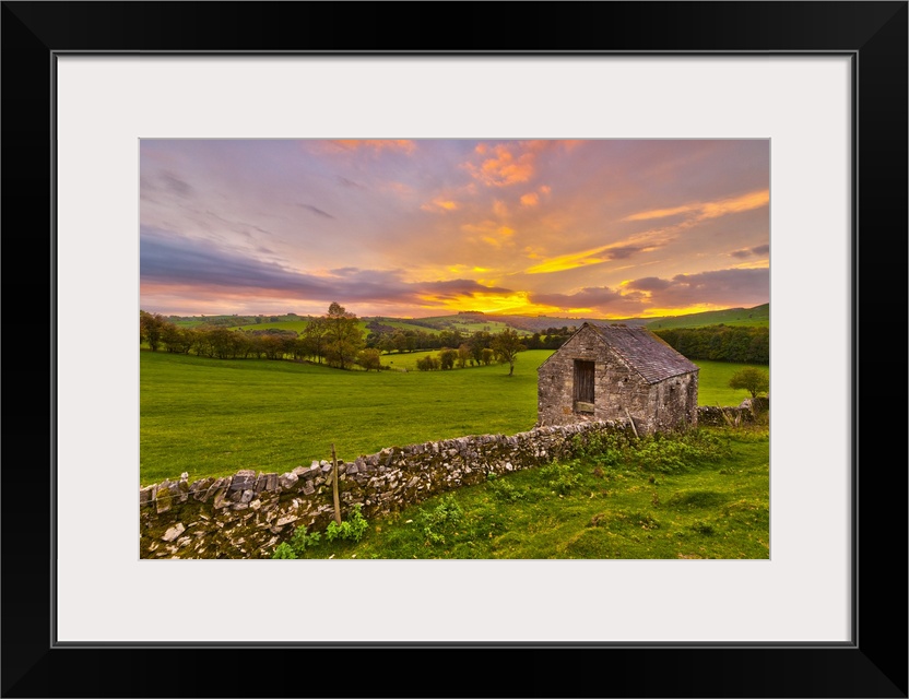 UK, England, Derbyshire, Peak District National Park, River Manifold Valley near Ilam,dry stone wall and barn