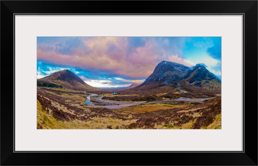 UK, Scotland, Highland, Glen Coe, Altnafeadh, Buachaille Etive M..r (right)