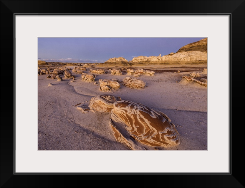 USA, New Mexico, Bisti Wilderness area, Bisti badlands, Cracked Eggs.