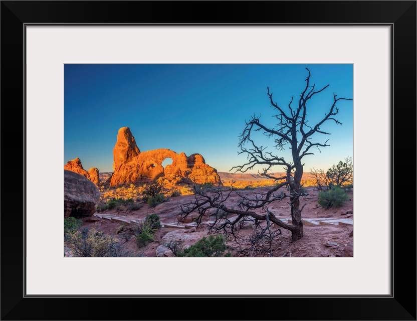 USA, Utah, Arches National Park, The Windows, Turret Arch.