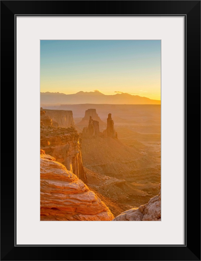 USA, Utah, Canyonlands National Park, Island in the Sky District, view from Mesa Arch, Sunrise.