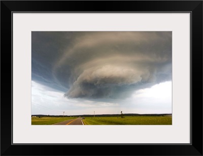 A rotating supercell thunderstorm and wall cloud