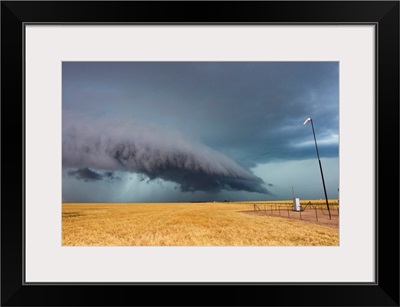 A shelf cloud from a thunderstorm provides water to crops