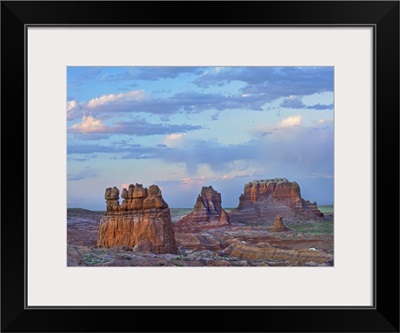 Eroded buttes in desert, Bryce Canyon National Park, Utah