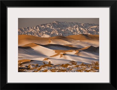 Khongor Sand Dunes in winter, Gobi Desert, Mongolia