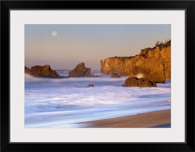 Seastacks and full moon at El Matador Beach, California