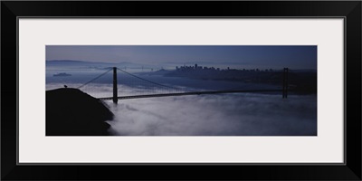 California, San Francisco, Fog over Golden Gate Bridge