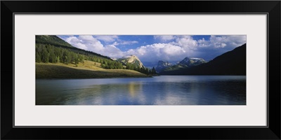 Clouds over a mountain lake, Green River Lake and White Rock Mountain, Bridger-Teton National Forest, Pinedale, Wyoming