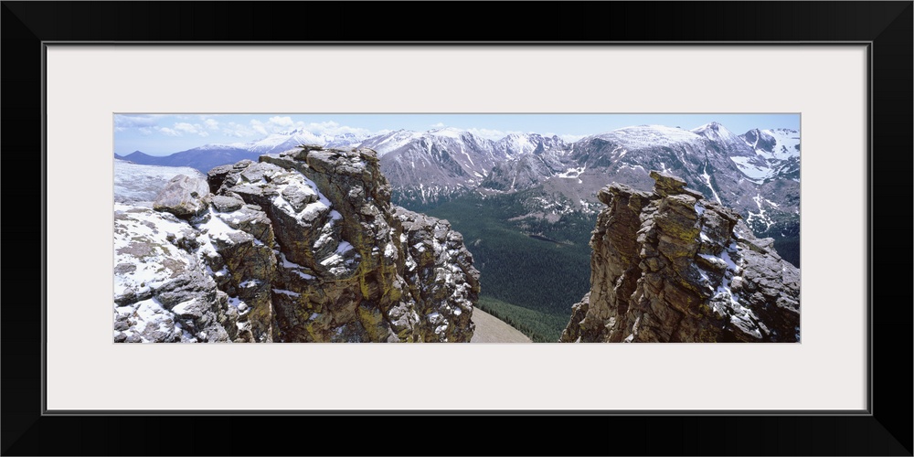 Colorado, Rocky Mountain National Park, Panoramic view of snowcapped mountain range