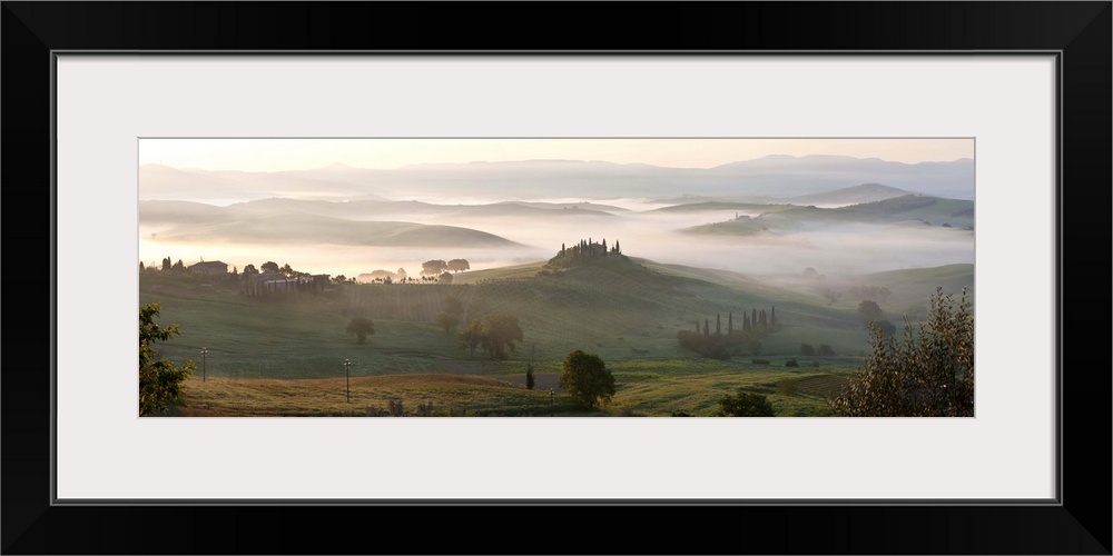 Farmhouse in valley, Tuscany, Italy