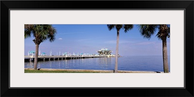 Florida, St. Petersburg, Pier stretching into the ocean