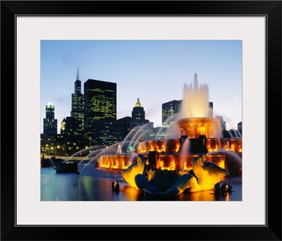Fountain in a city lit up at night, Buckingham Fountain, Chicago, Illinois