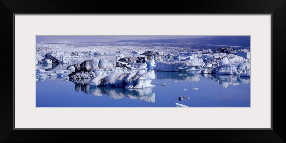 Glaciers floating on water, Jokulsa River, Breidamerkursandur, Jokulsarlon Glacial Lagoon, Vatnajokull, Iceland