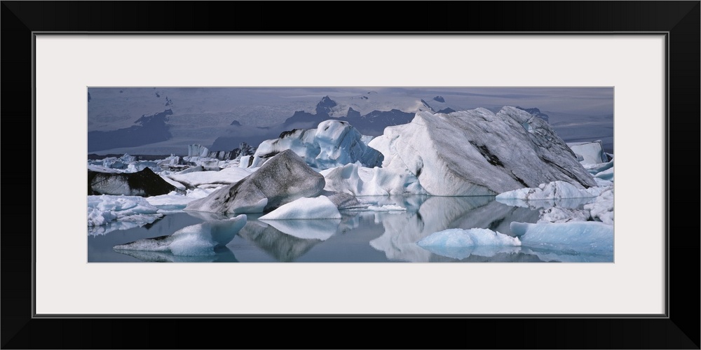 Iceland, Vatnajokull Glacier, Glacier floating on water