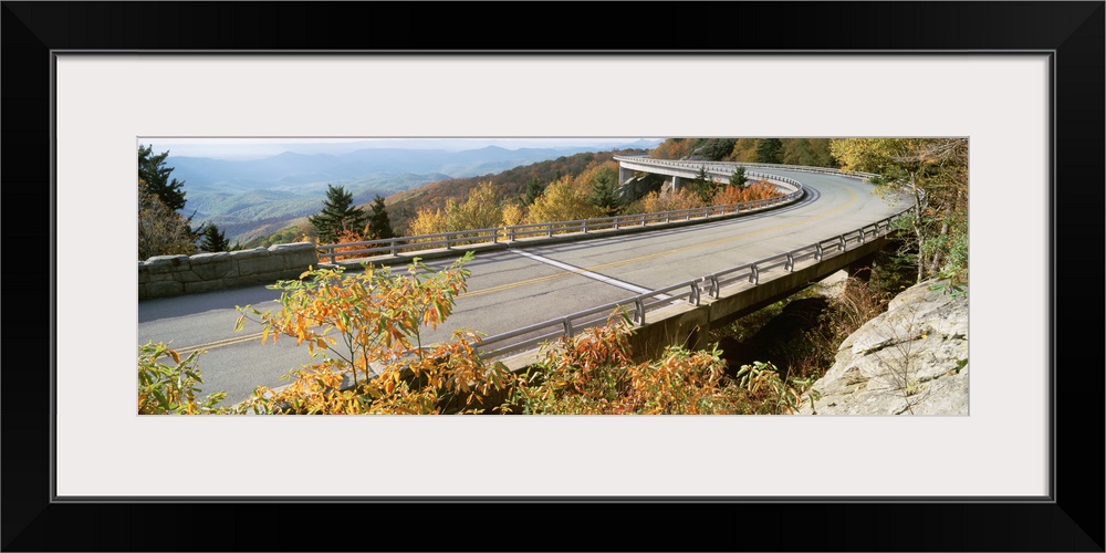 North Carolina, Blue Ridge Parkway, Linn Cove Viaduct, Highway crossing through a landscape