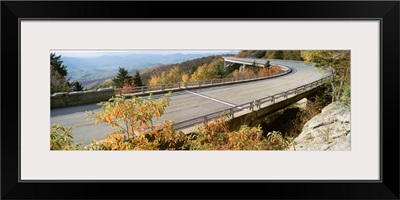 North Carolina, Blue Ridge Parkway, Linn Cove Viaduct, Highway crossing through a landscape