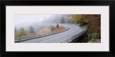 North Carolina, Blue Ridge Parkway, Linn Cove Viaduct, Highway crossing through a landscape