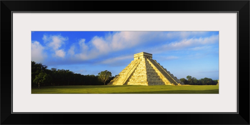 Pyramid in a field, Kukulkan Pyramid, Chichen Itza, Yucatan, Mexico