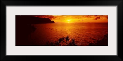 Sunset over an ocean, Hanalei Bay, Kauai, Hawaii