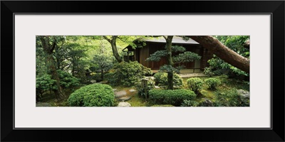 Temple in a garden, Yuzen-En Garden, Chion-In, Higashiyama Ward, Kyoto, Kyoto Prefecture, Kinki Region, Honshu, Japan