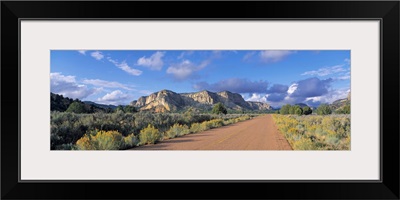 Utah, Grand Staircase-Escalante National Monument, Johnson Canyon, White Cliffs, Empty road