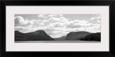 Vermont, Mountain range along the Lake Willoughby