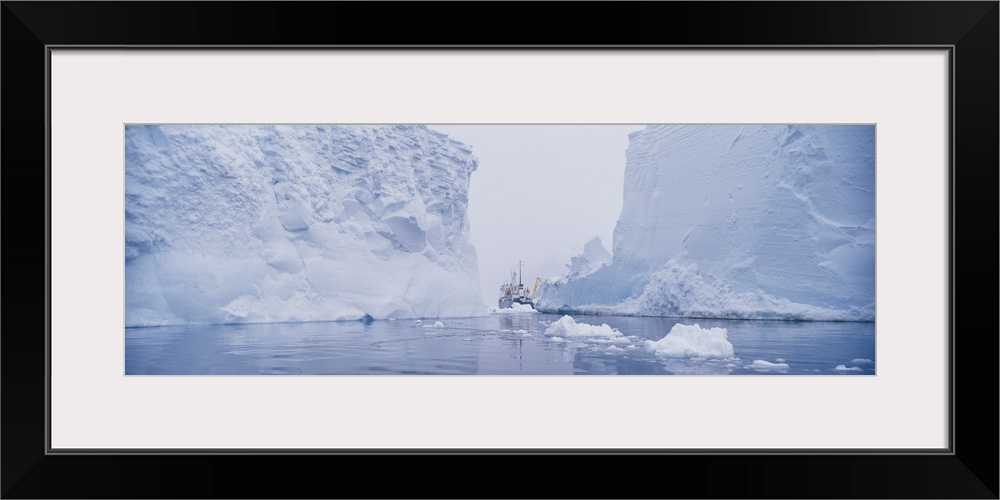 Vessel Icebergs Ross Sea Antarctica