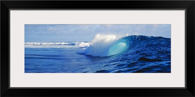 Waves breaking on the coast, Tahiti, French Polynesia