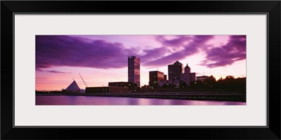 Wisconsin, Milwaukee, Milwaukee Art Museum at dusk