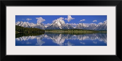 Wyoming, Grand Teton National Park, Mt Moran, Reflection of mountain in water