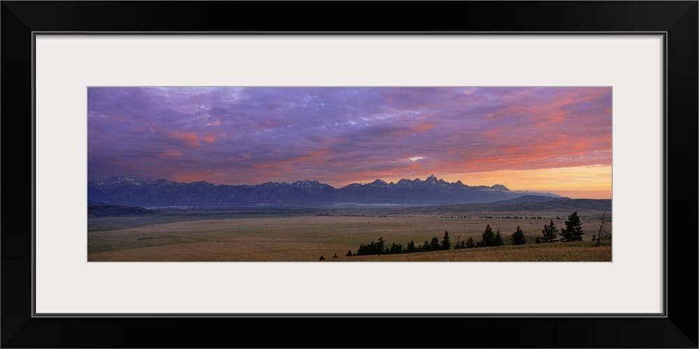 Wyoming, Grand Teton National Park, Teton Mountains, Jackson Hole, Panoramic view of mountains at dusk