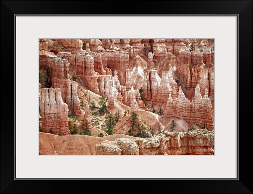 Detail of the sedimentary striations found in the hoodoos of Bryce Canyon.