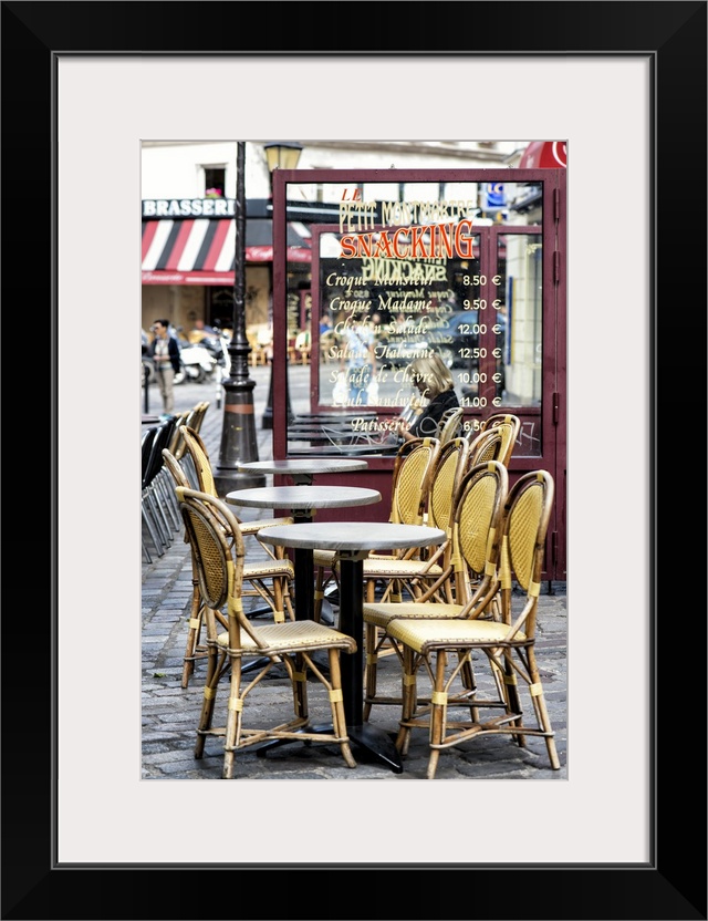 A photograph of a Parisian Brasserie.