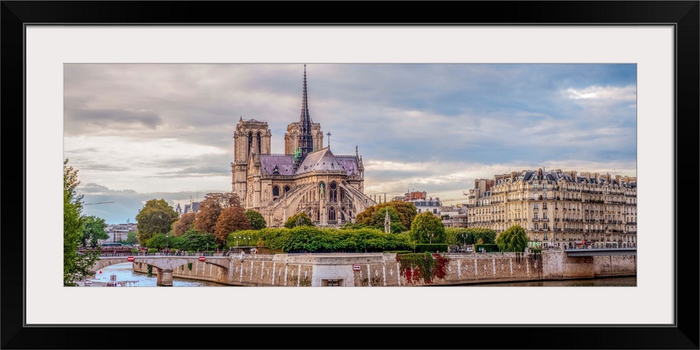 Panoramic photograph of the backside of Notre Dame.