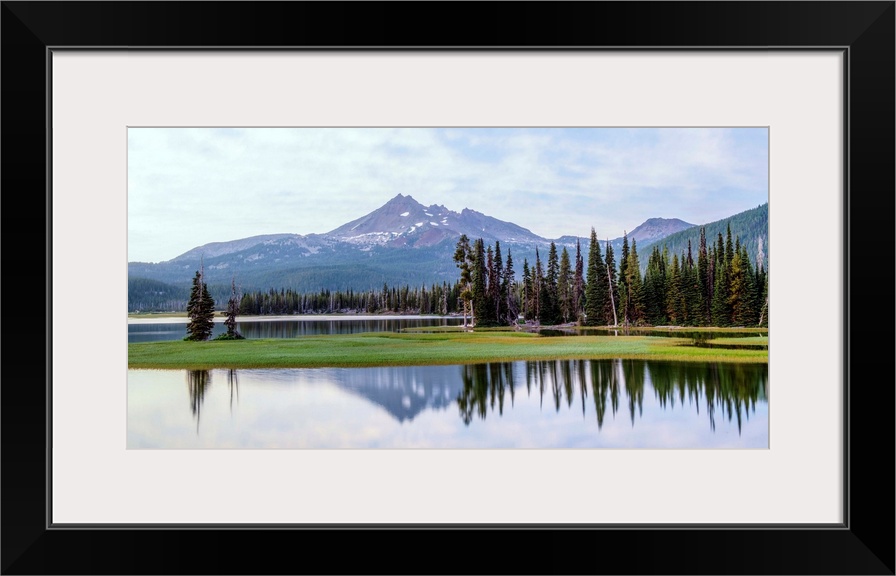 View of Broken Top peak near Sparks Lake in Deschutes National Forest in Oregon.