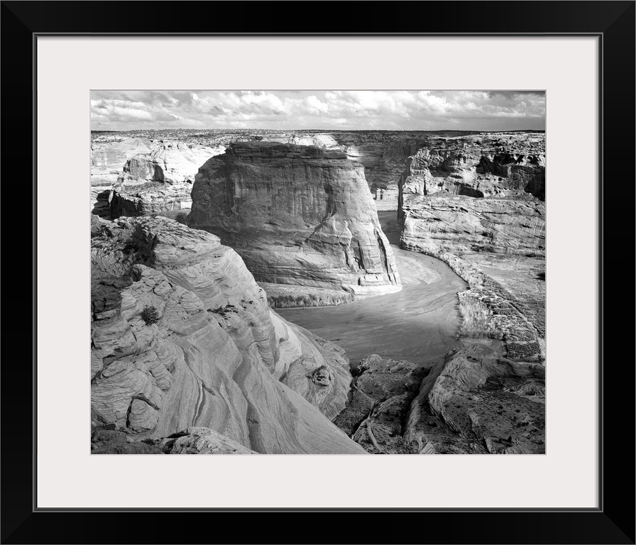 Canyon de Chelly, panorama of valley from mountain.