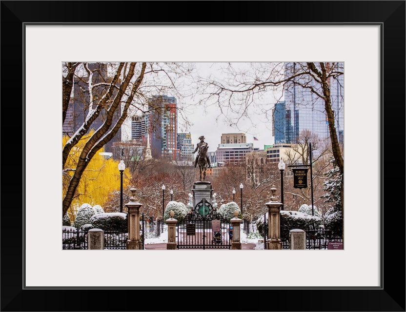 Photo of the George Washington Statue in Boston, Massachusetts.